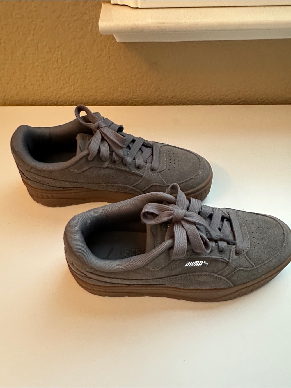 Puma Women’s Comfort Platform Sneakers Gray Suede Low-Top Size 7 - Picture 4 of 8